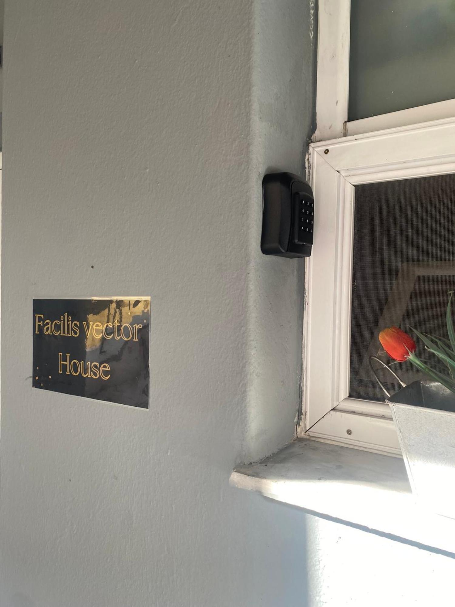 Apartment Facilis Vector House